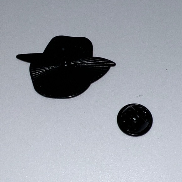 Star-Eyed Cat in Fedora Enamel Pin – Cool Cat Collector’s Piece - Picture 2 of 4